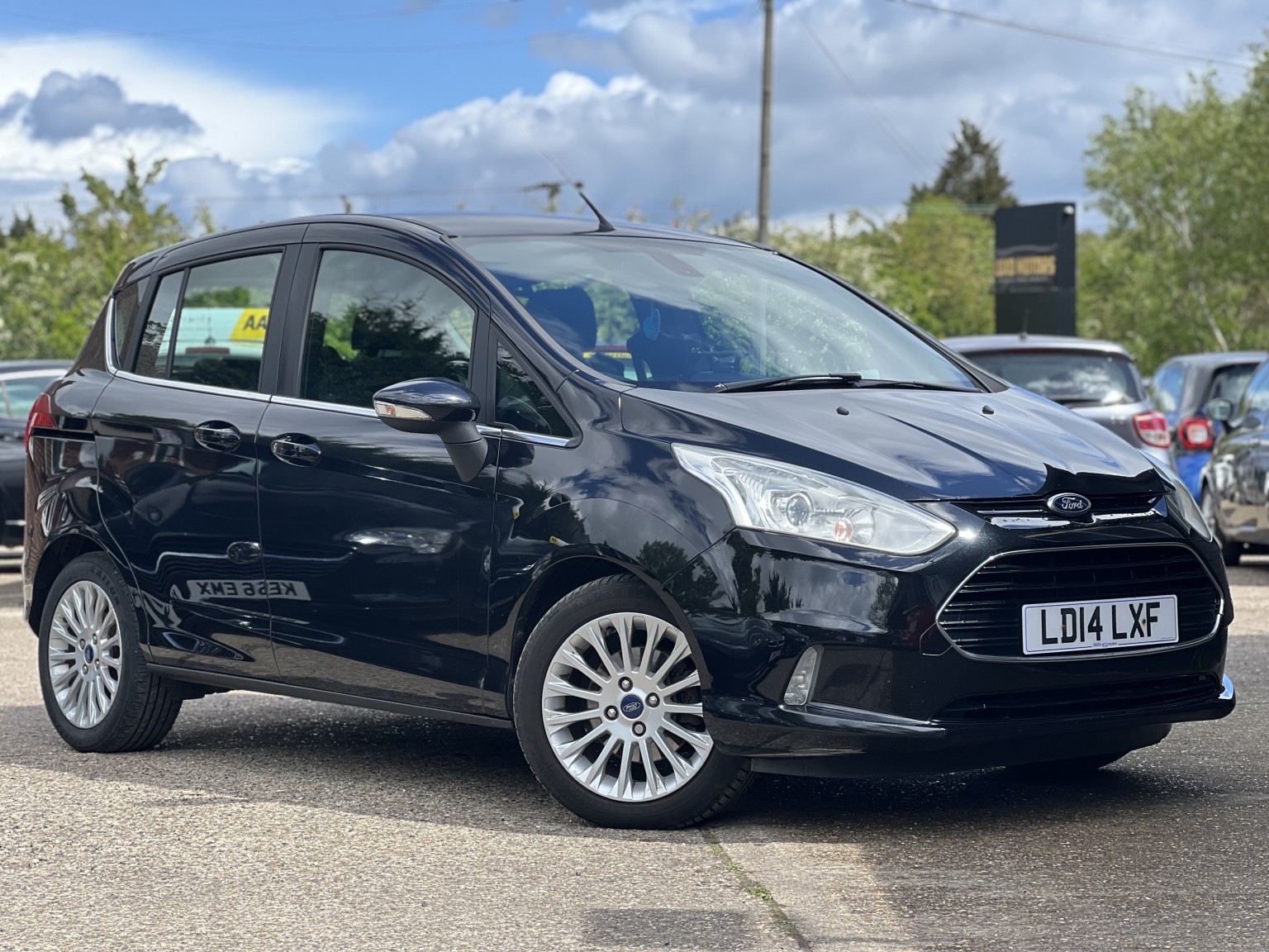 2014 Ford B-MAX 1.6 Titanium, exterior view 2