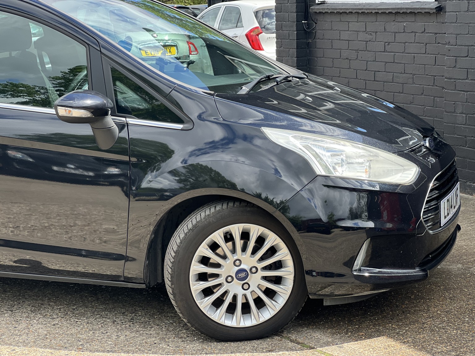 2014 Ford B-MAX 1.6 Titanium, exterior view 4