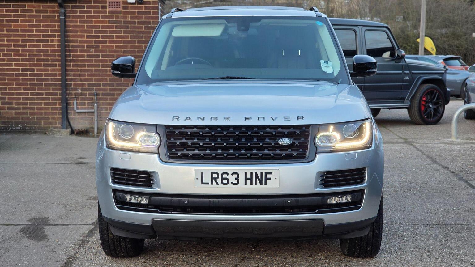 2013 Land Rover RANGE ROVER 3.0 TD V6 Vogue Auto 4WD Euro 5 (s/s) 5dr, exterior view 2