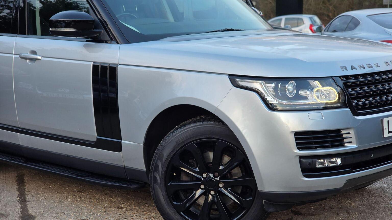 2013 Land Rover RANGE ROVER 3.0 TD V6 Vogue Auto 4WD Euro 5 (s/s) 5dr, exterior view 4