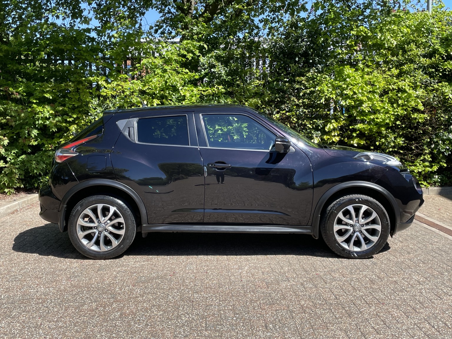 2015 Nissan JUKE 1.2 DIG-T Tekna, exterior view 2
