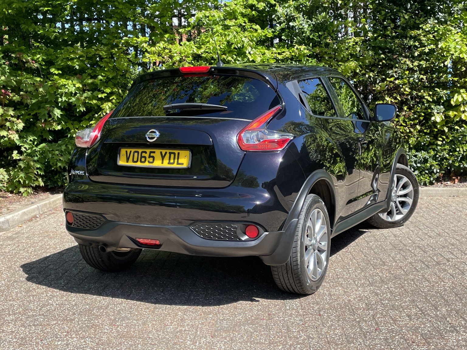 2015 Nissan JUKE 1.2 DIG-T Tekna, exterior view 3