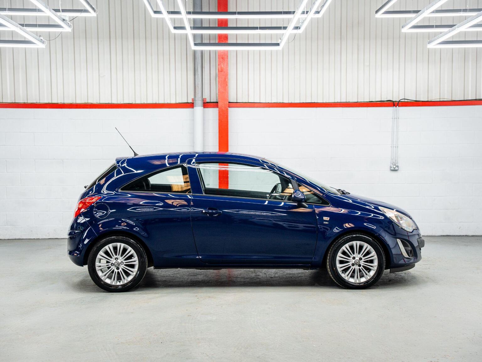 2014 Vauxhall CORSA 1.2 16V SE Euro 5 3dr, exterior view 2