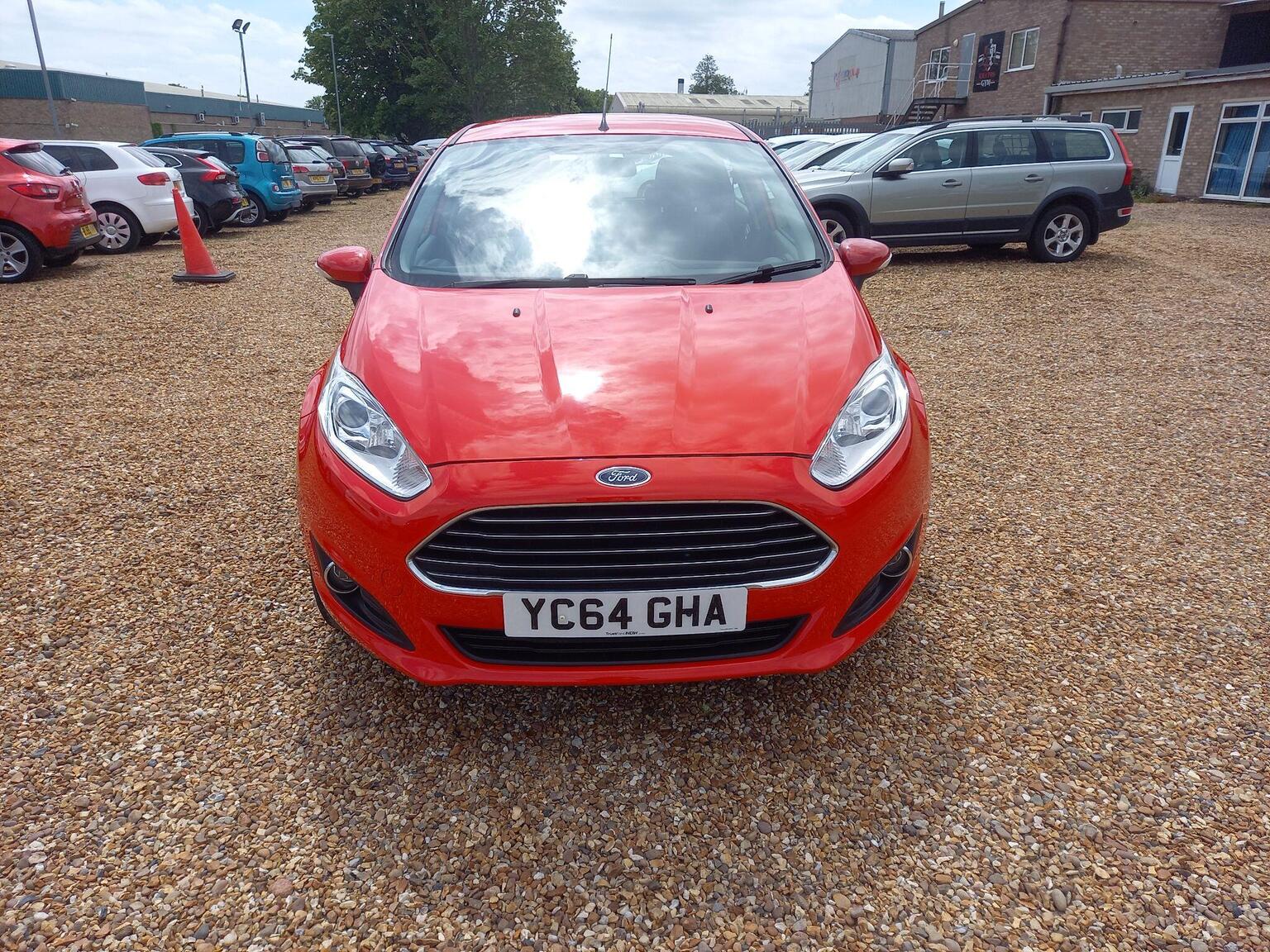 2014 Ford FIESTA 1.25 Zetec Euro 5 5dr, exterior view 2