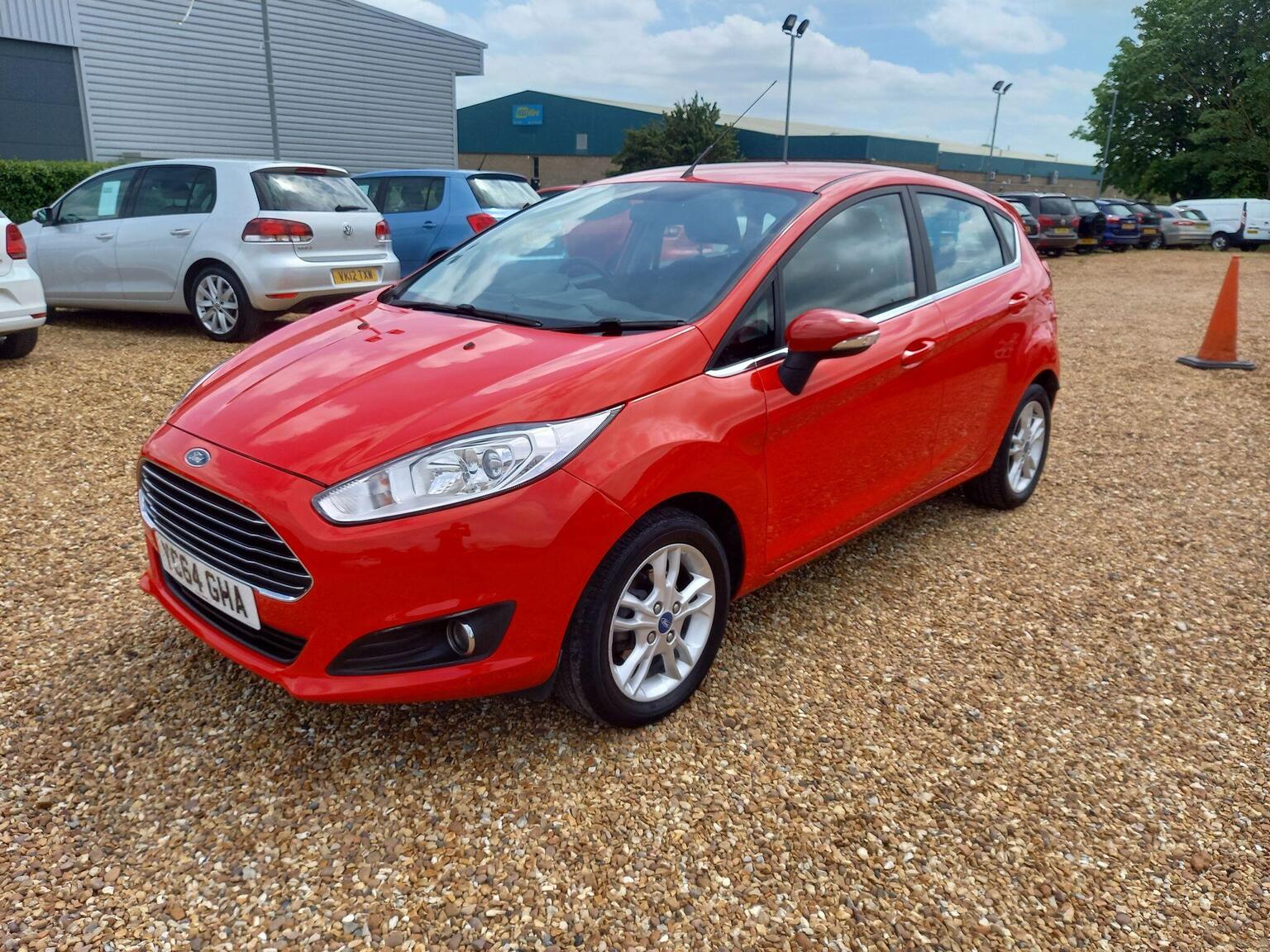 2014 Ford FIESTA 1.25 Zetec Euro 5 5dr, exterior view 3