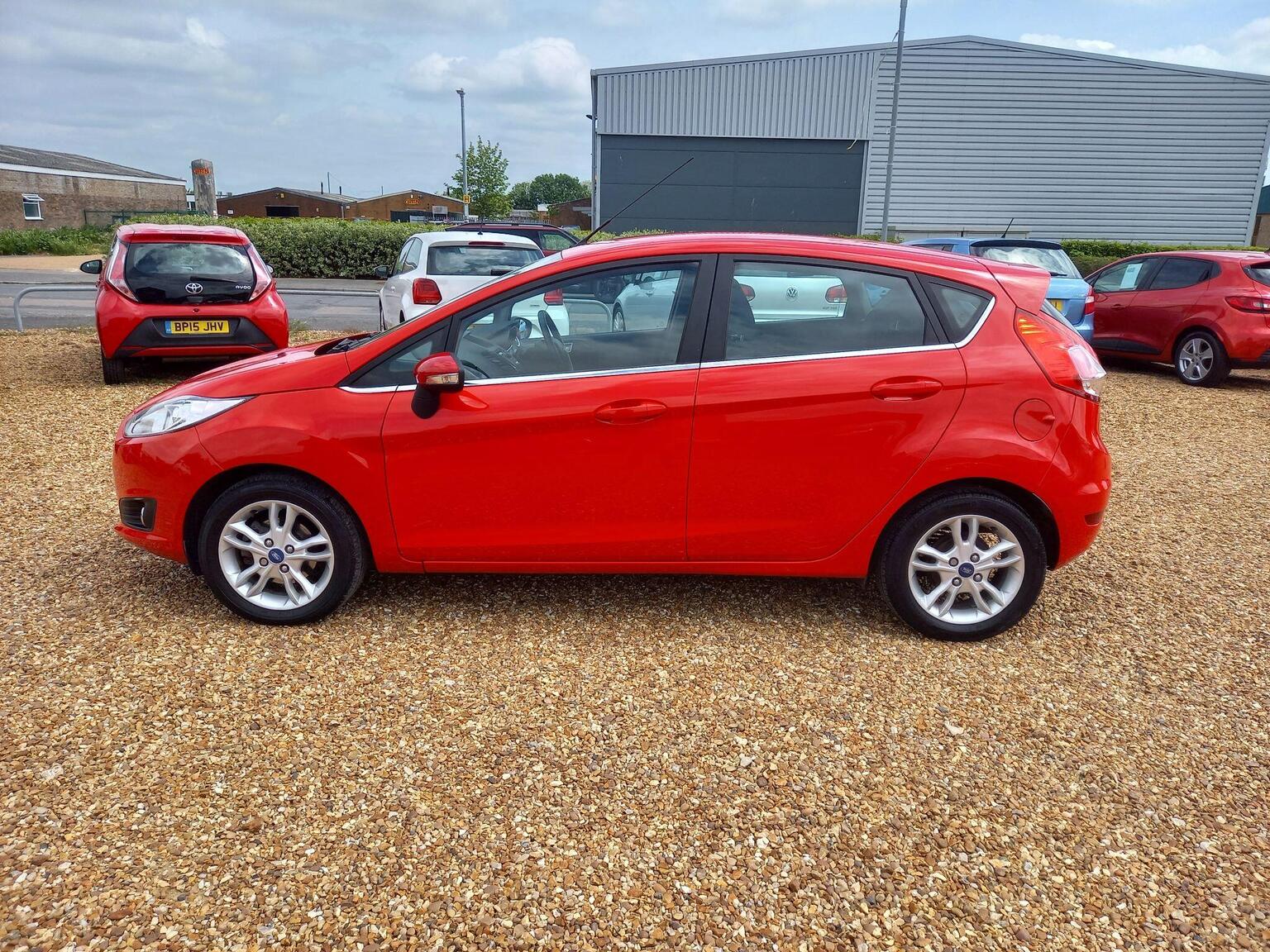 2014 Ford FIESTA 1.25 Zetec Euro 5 5dr, exterior view 4