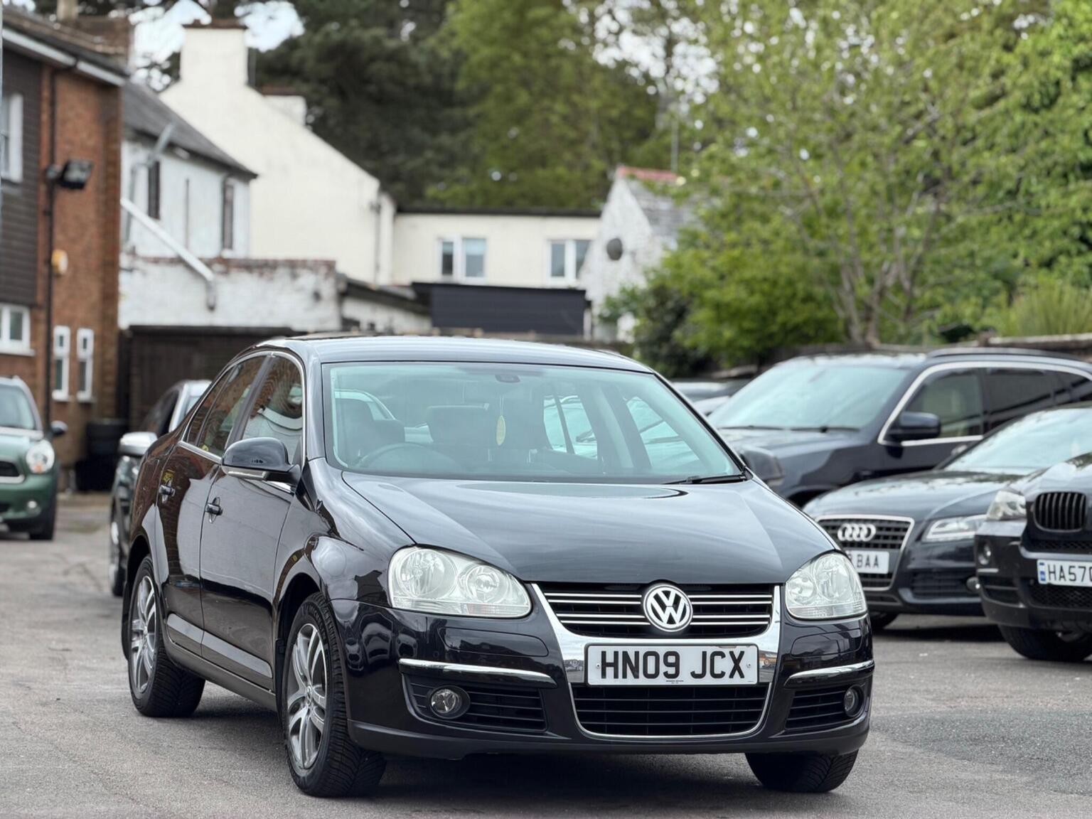 2009 Volkswagen JETTA 1.4 TSI SE DSG Euro 4 4dr for sale, exterior front view