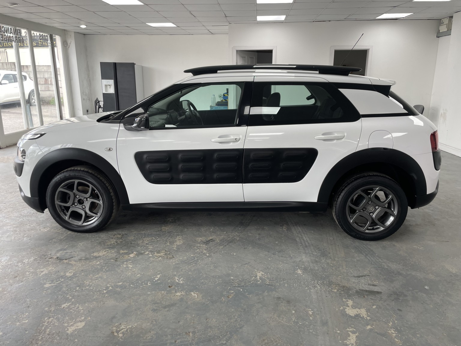 2017 Citroen C4 CACTUS 1.2 PureTech Feel, exterior view 3