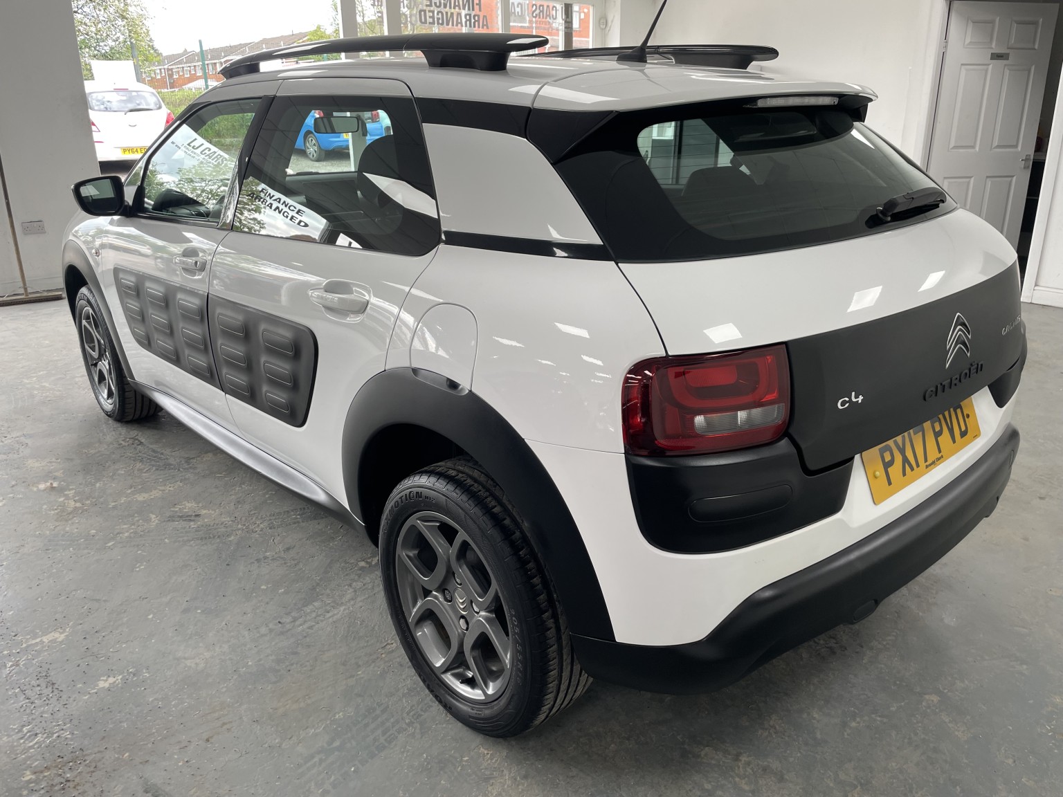 2017 Citroen C4 CACTUS 1.2 PureTech Feel, exterior view 4
