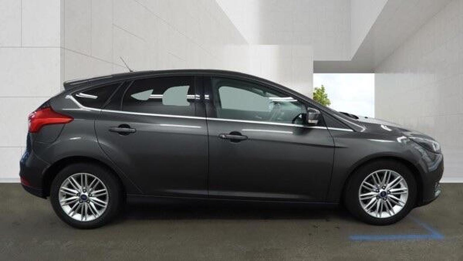 2017 Ford FOCUS 1.5 TDCi Zetec Edition Powershift Euro 6 (s/s) 5dr, exterior view 2