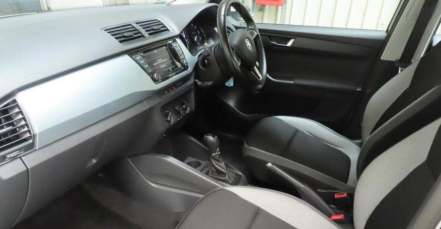 2015 Skoda FABIA 1.2 TSI SE DSG Euro 6 (s/s) 5dr, exterior view 2