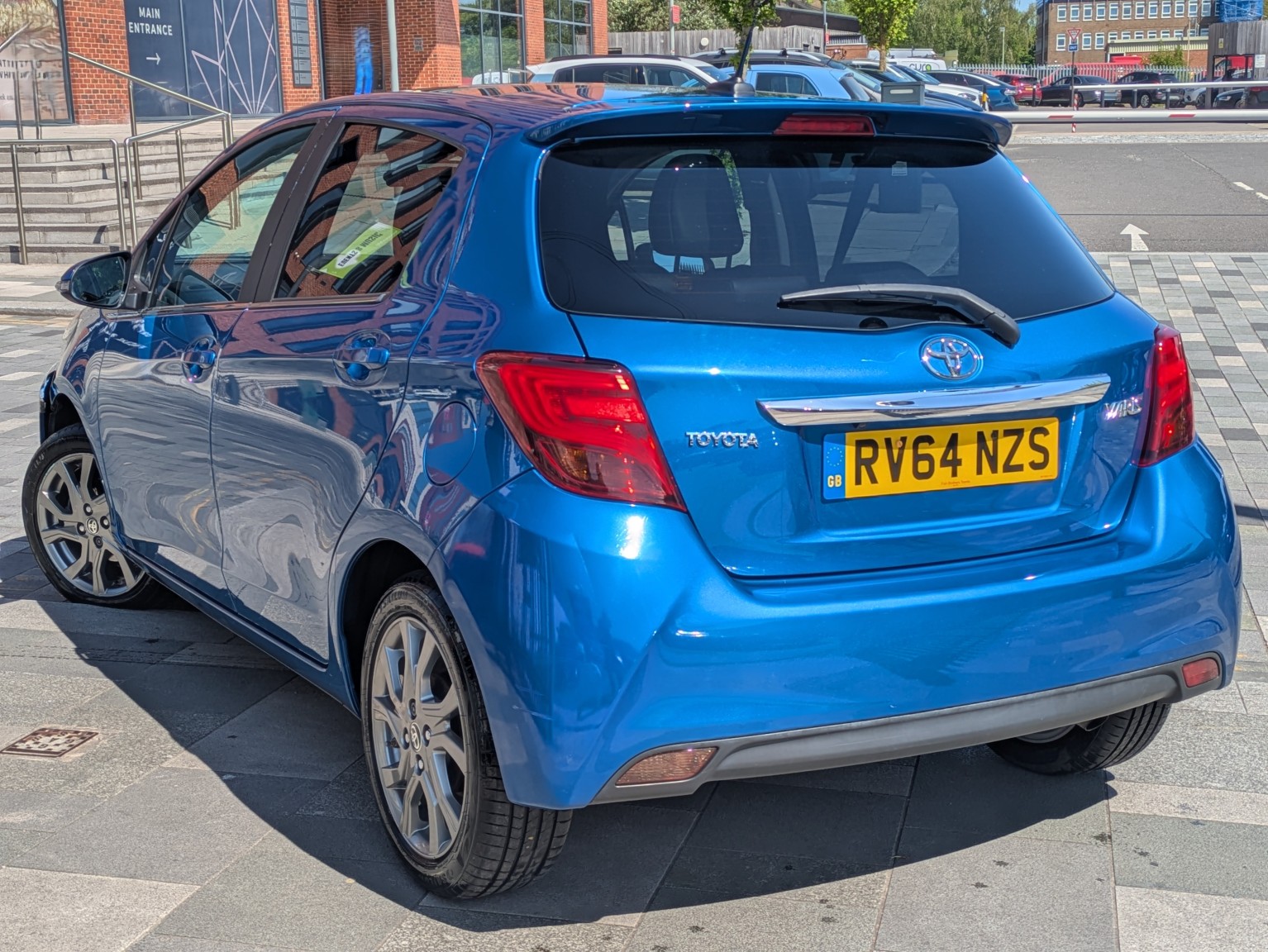 2014 Toyota YARIS 1.3 Dual VVT-i Excel, exterior view 2