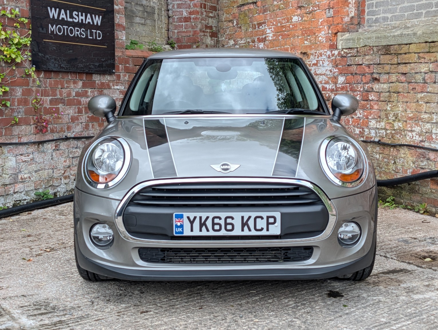 2016 MINI HATCH 1.2 One 3-Door Hatch, exterior view 2