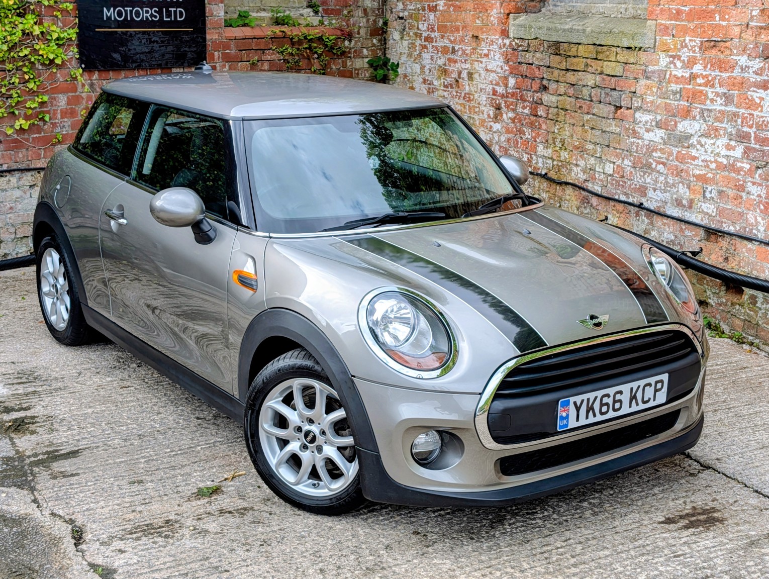 2016 MINI HATCH 1.2 One 3-Door Hatch, exterior view 3