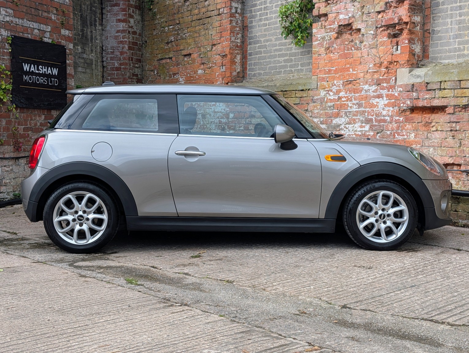 2016 MINI HATCH 1.2 One 3-Door Hatch, exterior view 4
