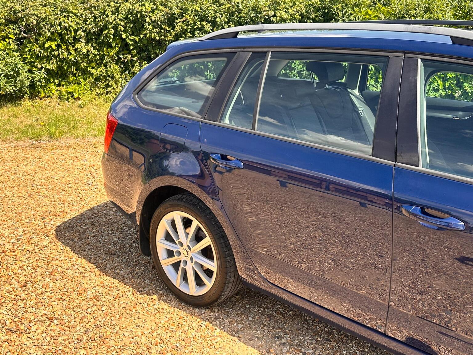 2015 Skoda OCTAVIA 1.6 TDI SE L Euro 6 (s/s) 5dr, exterior view 3