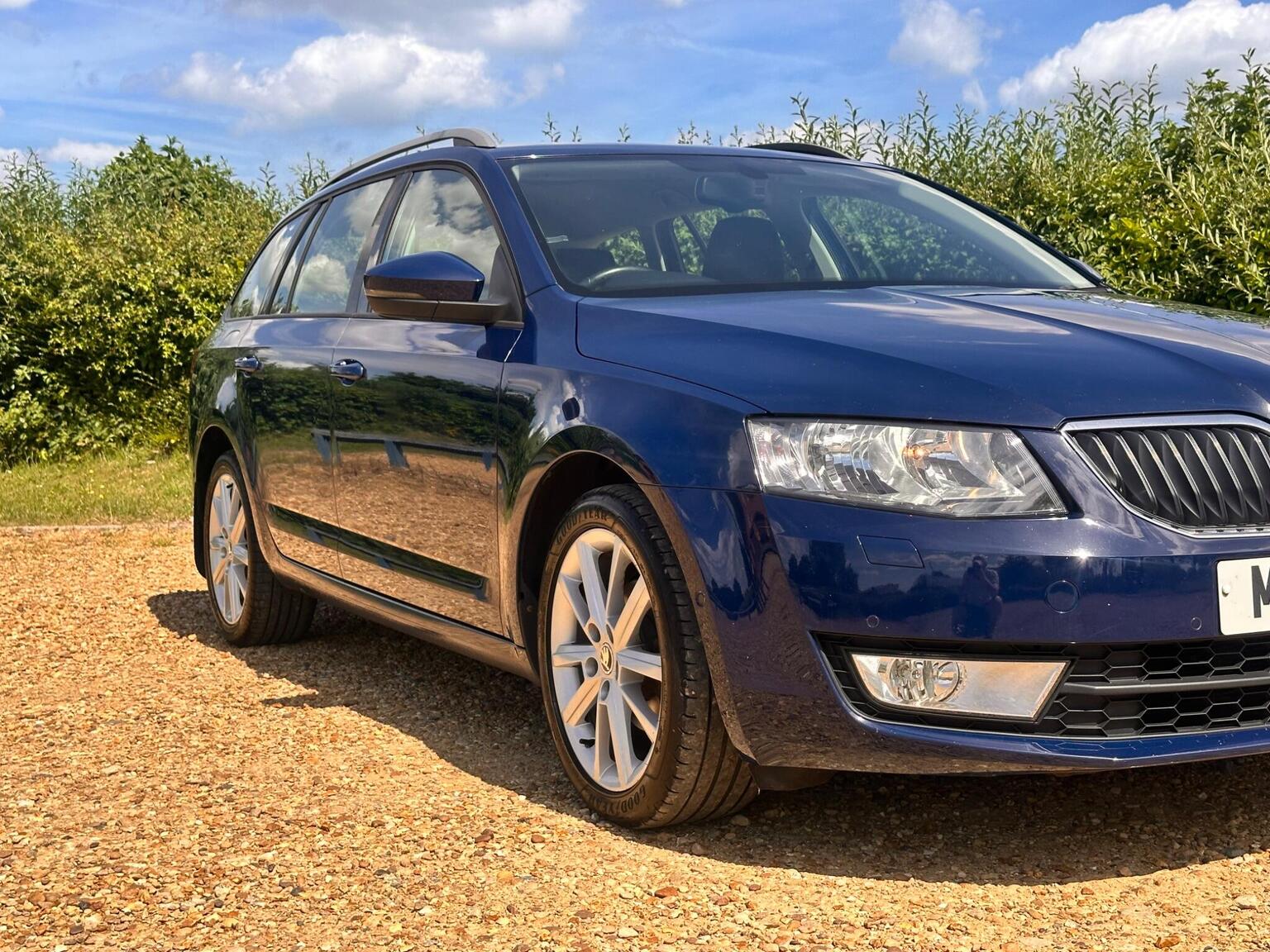 2015 Skoda OCTAVIA 1.6 TDI SE L Euro 6 (s/s) 5dr, exterior view 4