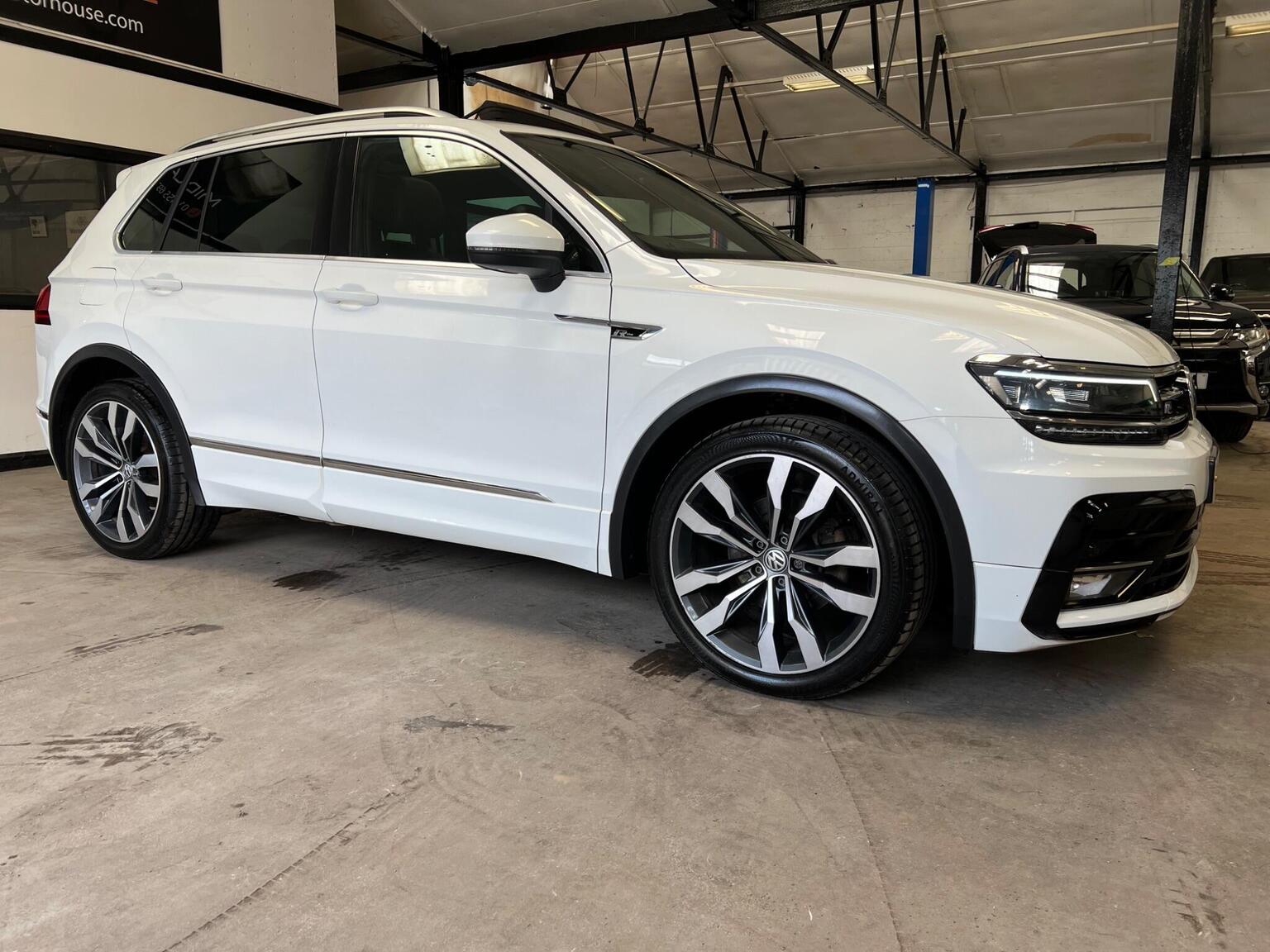 2018 Volkswagen TIGUAN 2.0 TDI R-Line DSG 4Motion Euro 6 (s/s) 5dr, exterior view 3