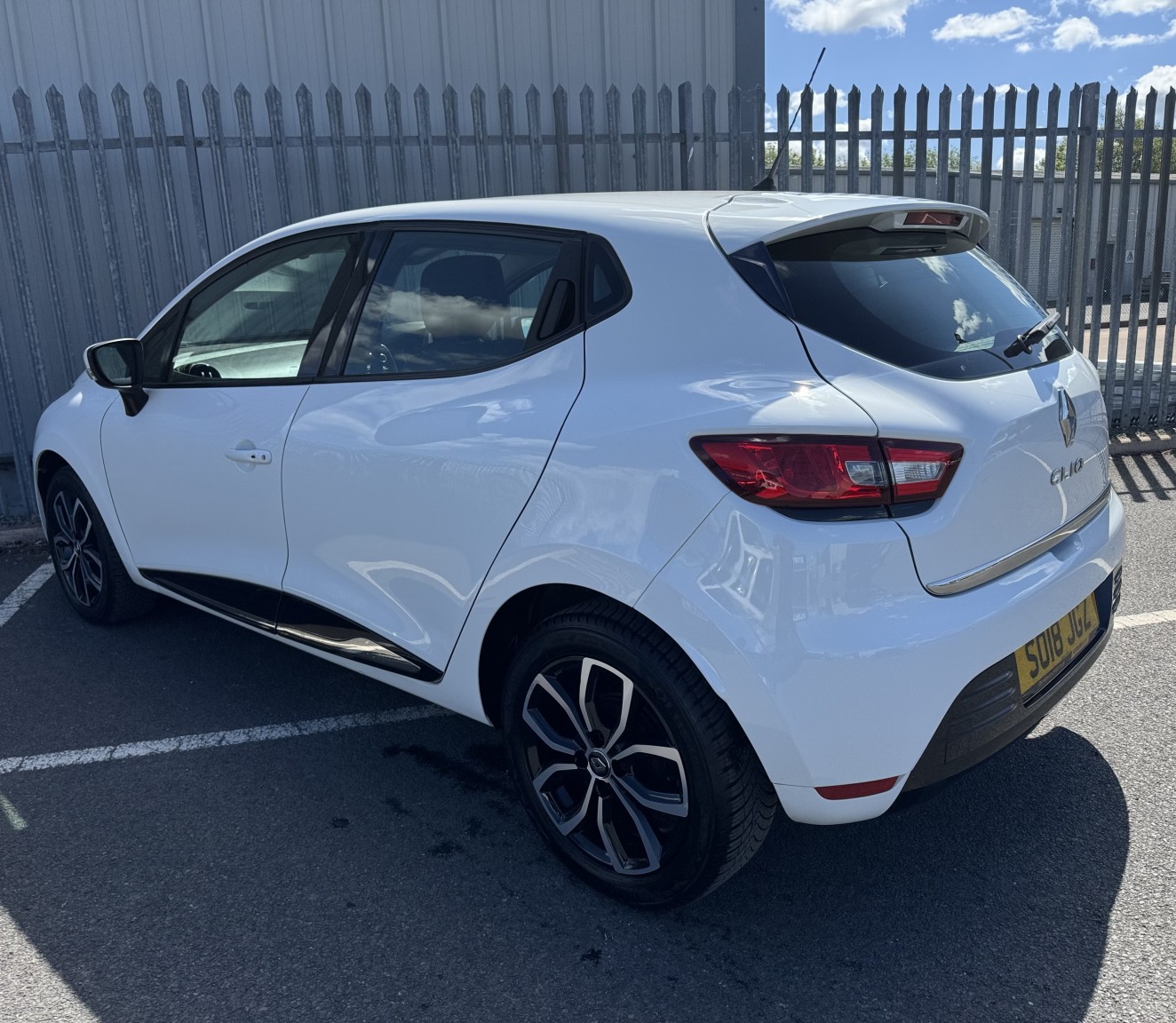 2018 Renault CLIO PLAY 0.9 TCE, exterior view 3