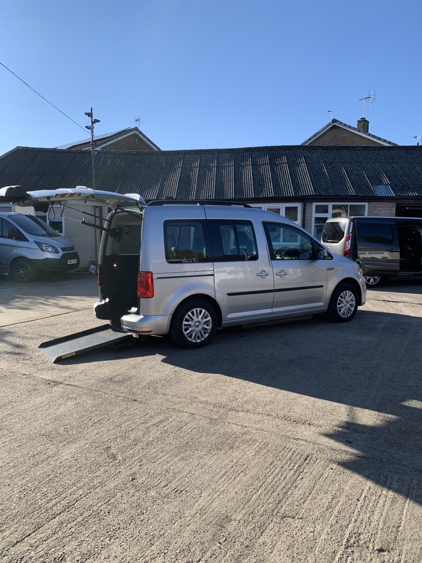 2021 Volkswagen CADDY MAXI C20 2.0 TDI   MPV MODEL NOT A VAN, exterior view 4