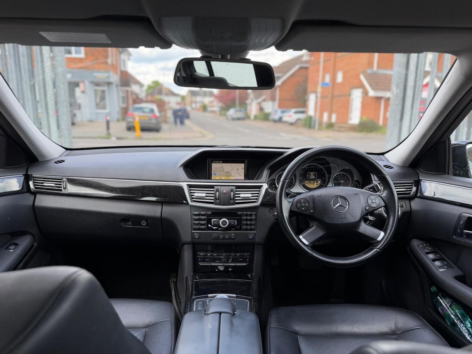 2011 Mercedes-Benz E CLASS 2.1 E220 CDI BlueEfficiency Executive SE G-Tronic+ Euro 5 (s/s) 4dr, exterior view 2