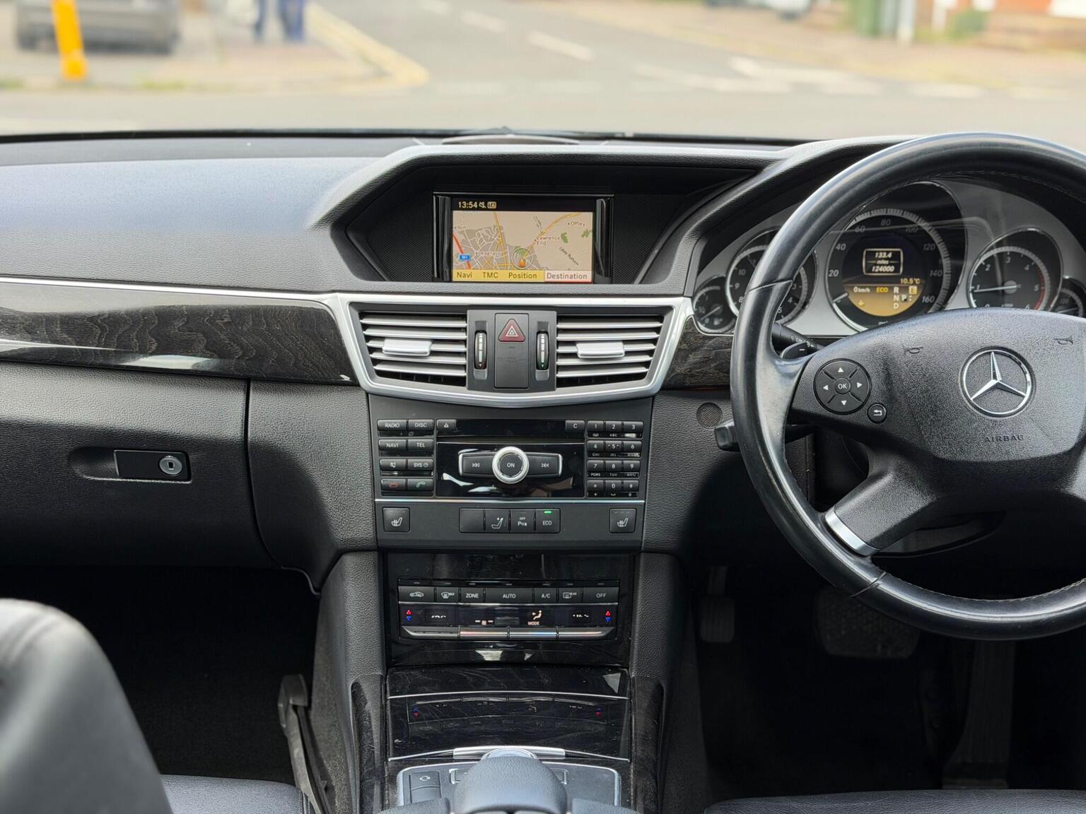 2011 Mercedes-Benz E CLASS 2.1 E220 CDI BlueEfficiency Executive SE G-Tronic+ Euro 5 (s/s) 4dr, exterior view 3
