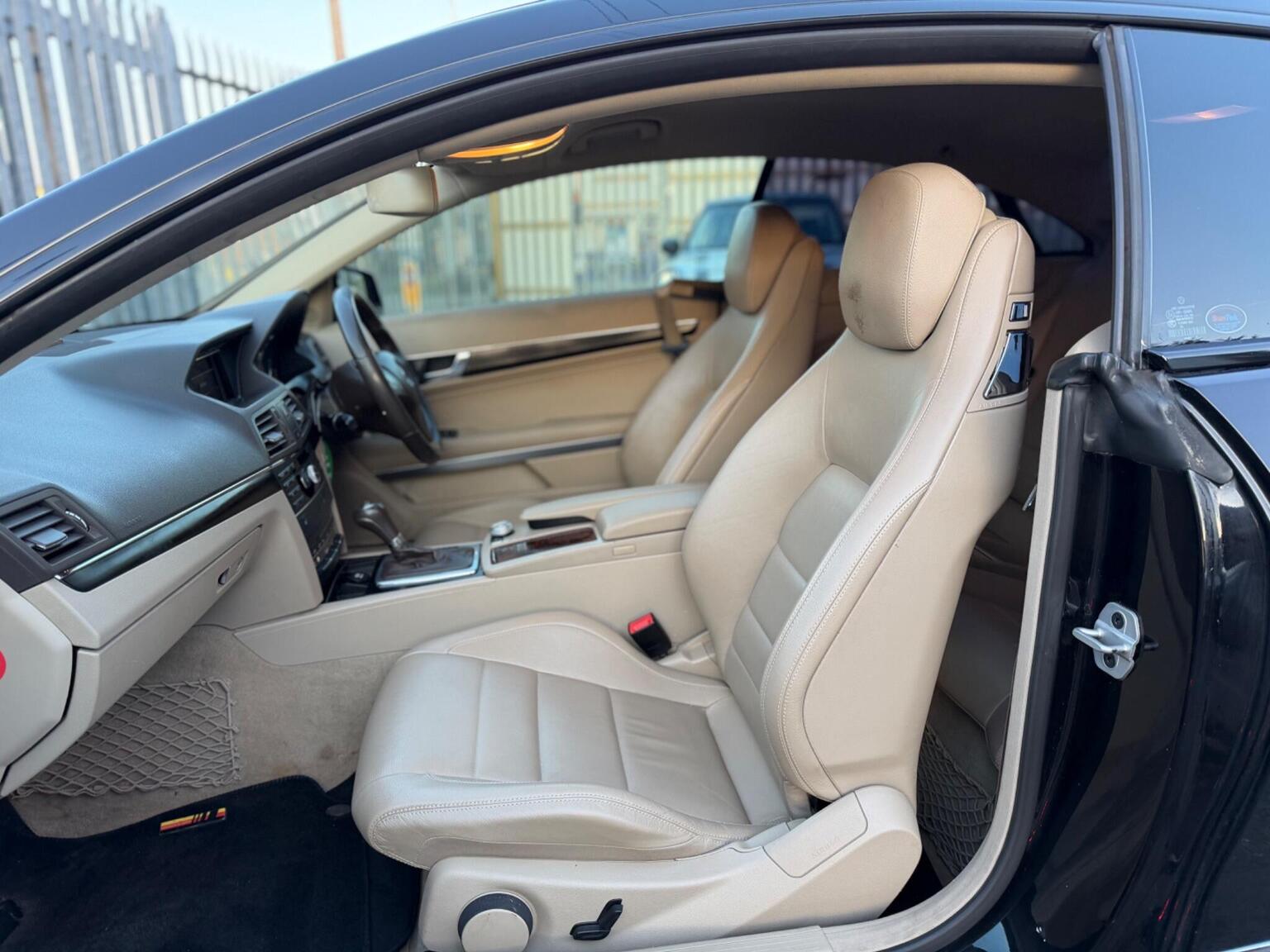 2011 Mercedes-Benz E CLASS 2.1 E220 CDI BlueEfficiency SE Tiptronic Euro 5 2dr, exterior view 2