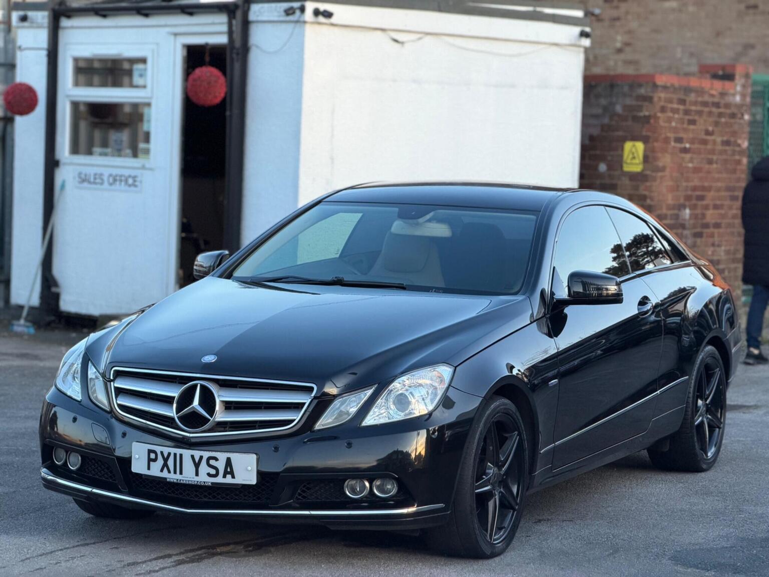 2011 Mercedes-Benz E CLASS 2.1 E220 CDI BlueEfficiency SE Tiptronic Euro 5 2dr, exterior view 3