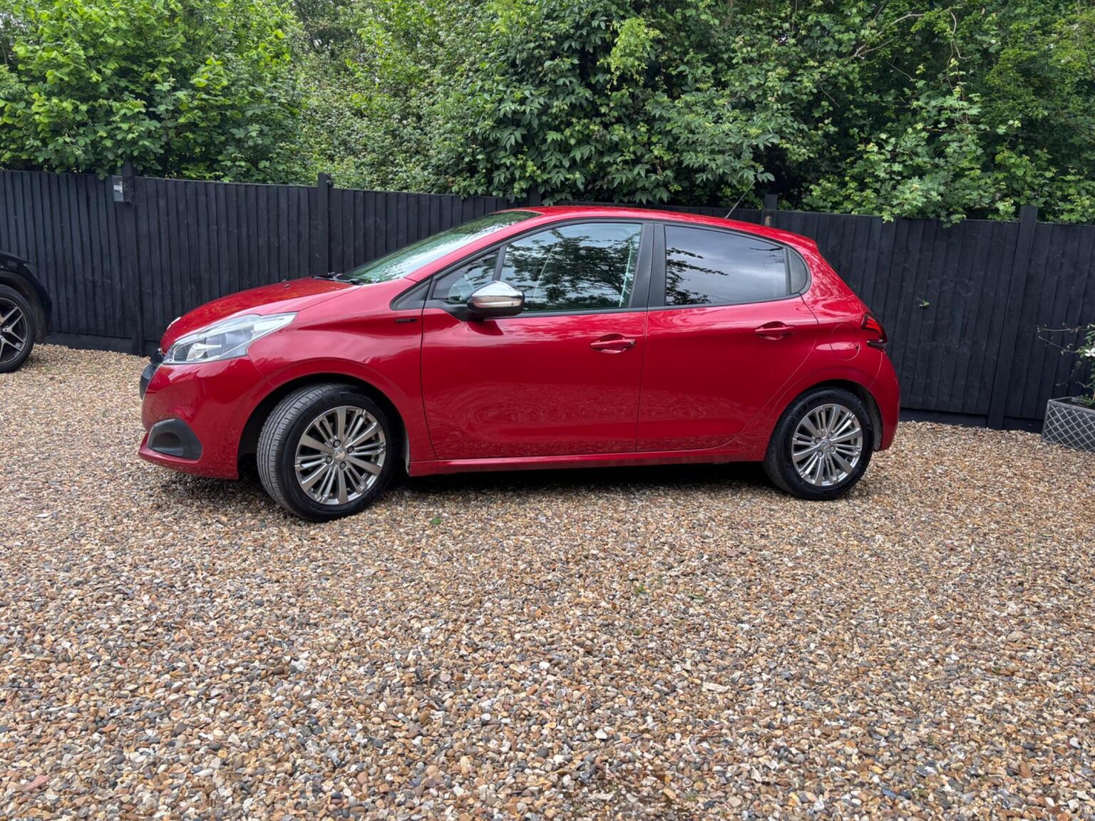 2019 Peugeot 208 1.2 PureTech Signature Euro 6 (s/s) 5dr, exterior view 2