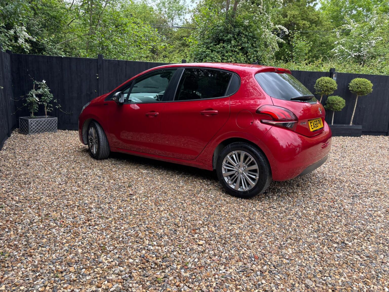 2019 Peugeot 208 1.2 PureTech Signature Euro 6 (s/s) 5dr, exterior view 3