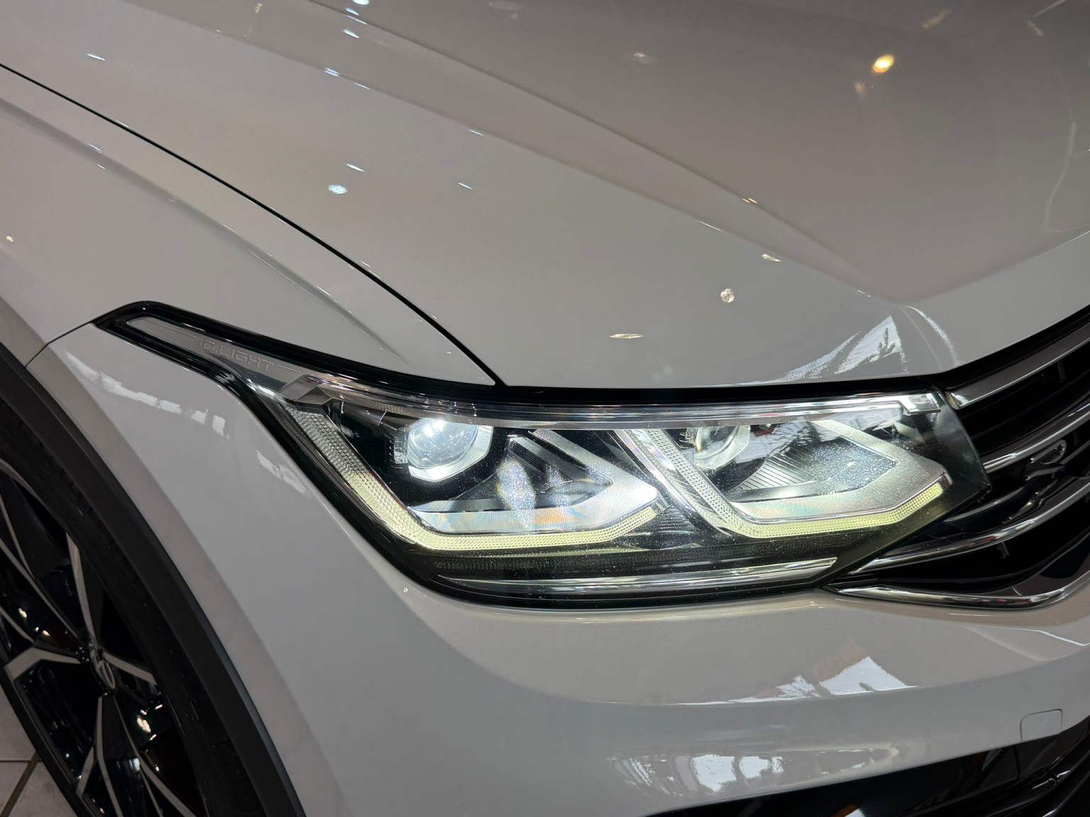 2021 Volkswagen TIGUAN 2.0 TSI R, exterior view 3