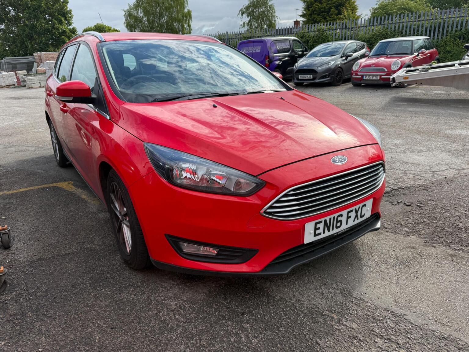 2016 Ford FOCUS 1.0T EcoBoost Zetec Auto Euro 6 (s/s) 5dr, exterior view 2