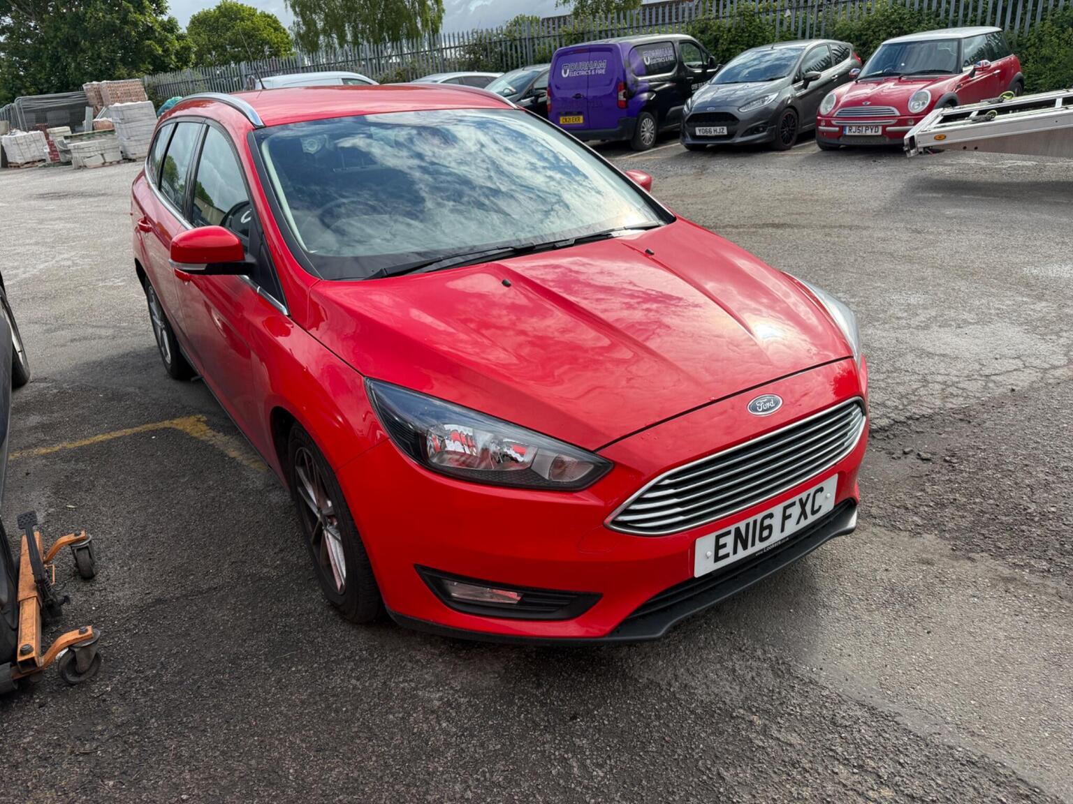 2016 Ford FOCUS 1.0T EcoBoost Zetec Auto Euro 6 (s/s) 5dr, exterior view 3