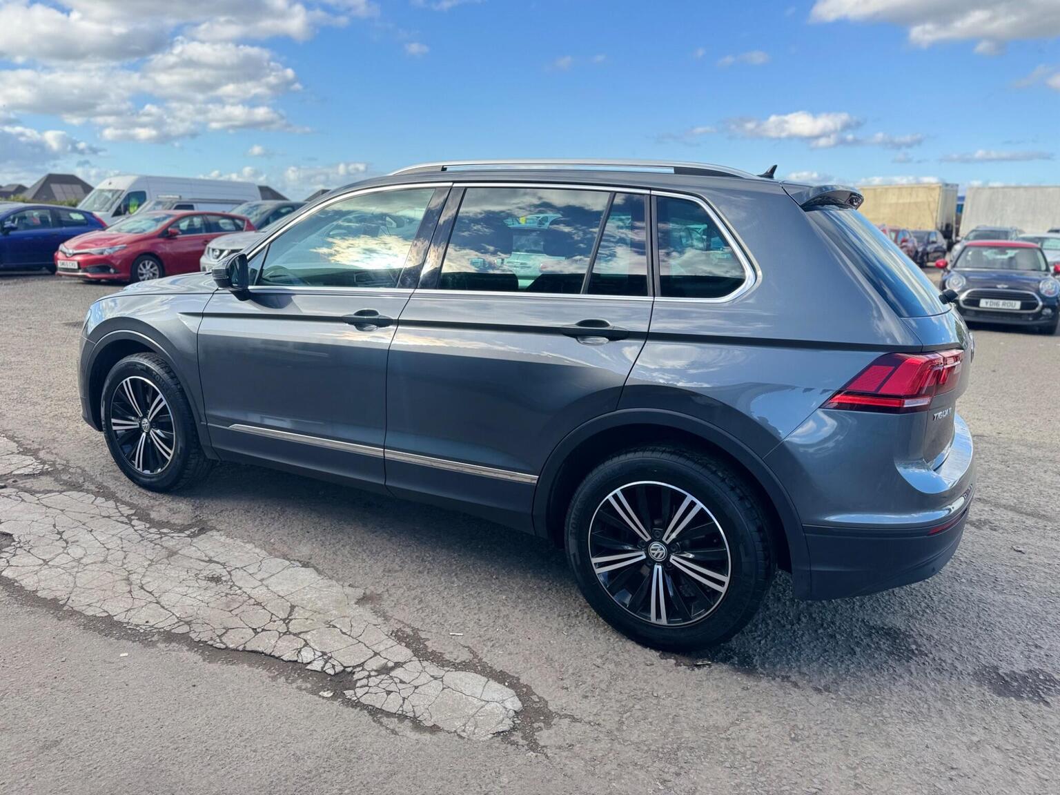 2018 Volkswagen TIGUAN 2.0 TDI SE Navigation DSG 4Motion Euro 6 (s/s) 5dr, exterior view 4