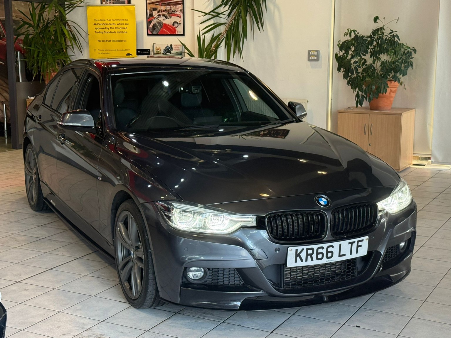 2016 BMW 3 SERIES 3.0 330d xDrive M Sport Saloon, exterior view 2