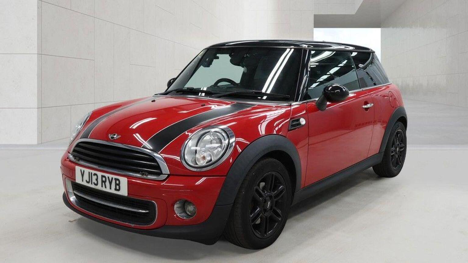 2013 MINI HATCH 1.6 Cooper Euro 5 (s/s) 3dr, exterior view 2